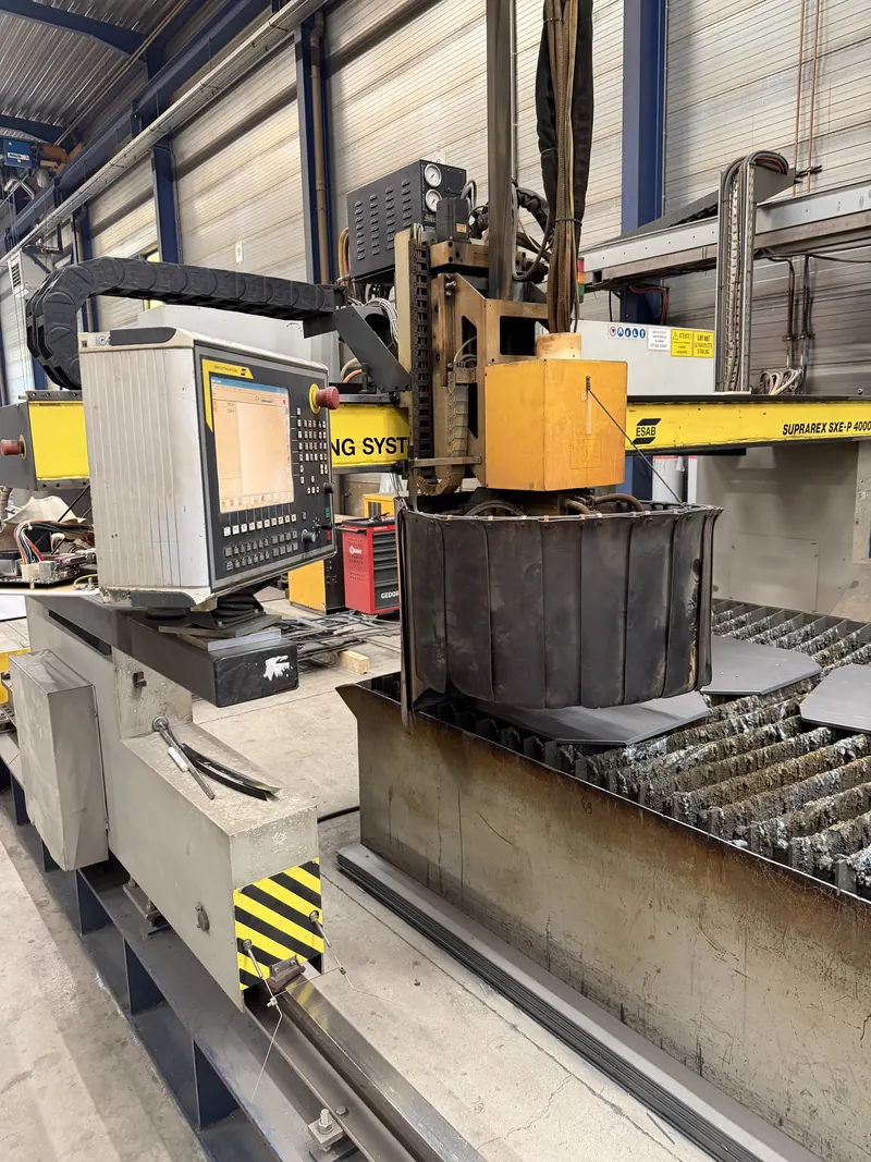 Productiemachine met softwarebeheer bij Power Piping