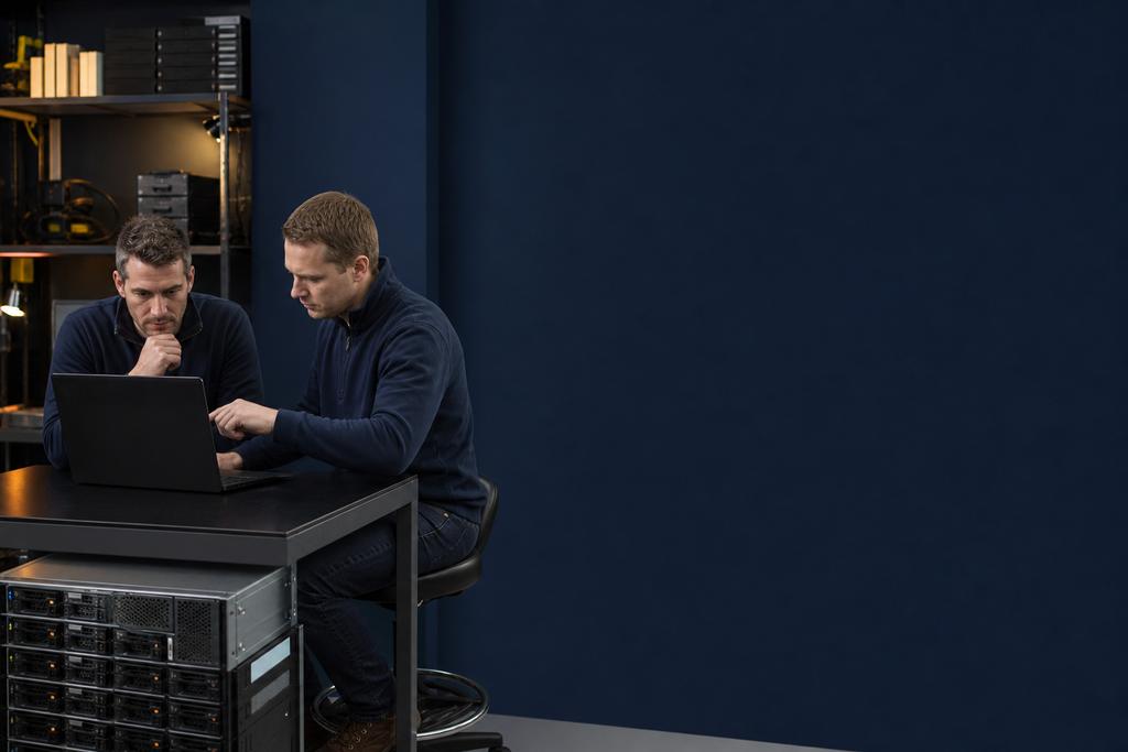 Illustratieve backupspecialisten die bestanden, database, applicatie en toegangsrechten na een afgeschermde restore controleren